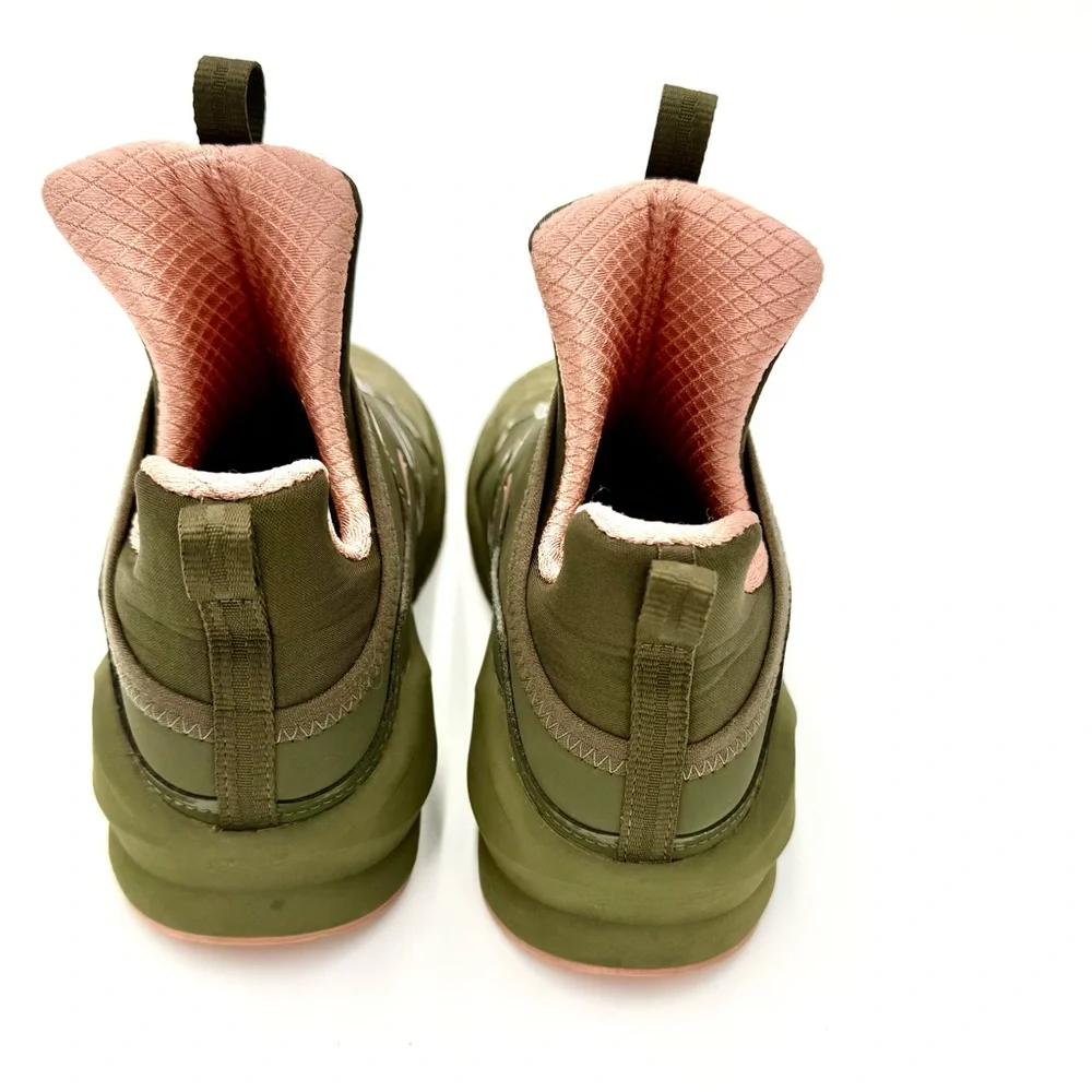 Puma Green Sneakers with Pink Highlights - Picture 5 of 9